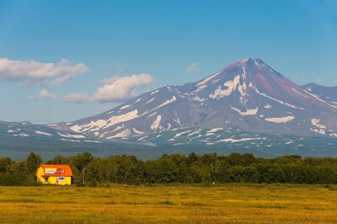 Little hut before the Avachinskaya Sopka volcano