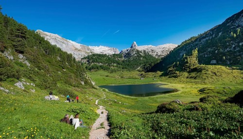 Hiking trail with Funenseesattel and Schottmalhorn