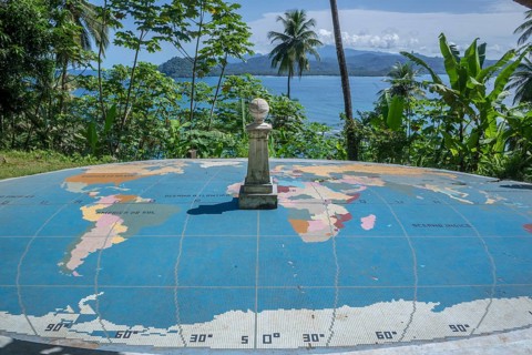 World map mosaic marks the exact location of the parallels zero and Equator