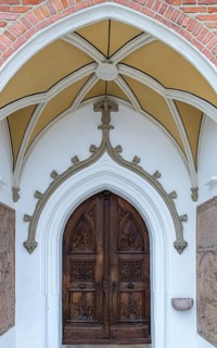 Side entrance of the parish church Maria Himmelfahrt