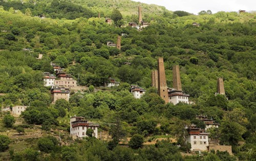 Defensive towers between Tibetan houses