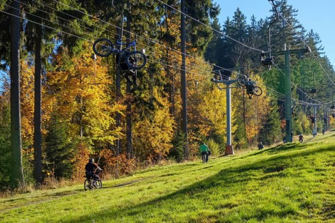 Lift with mountain bikers at the Geisskopf