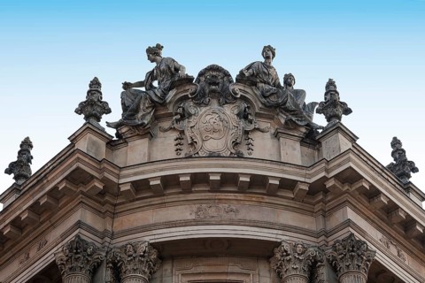 Gable with decorative figures