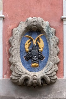 Relief crab figure at the Haus zum Krebs