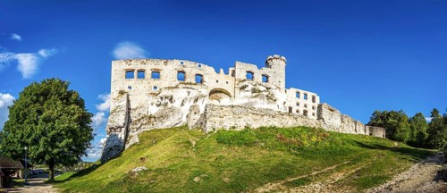 Old Ogrodzieniec Castle with blue sky during summer