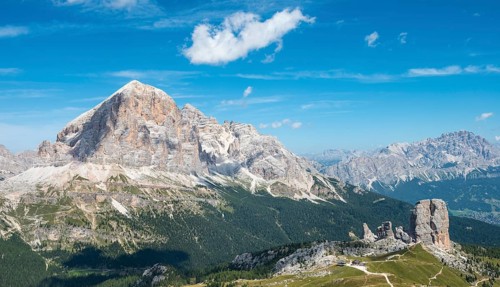 Hiking trail to Nuvolau