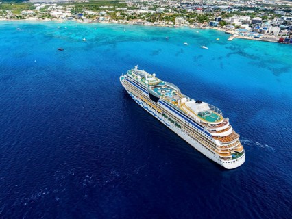Cruise ship at Georgetown