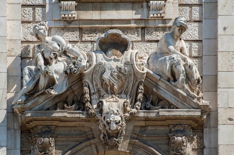 Portal with figures with statute
