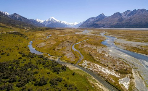 Wide riverbed of Tasman River