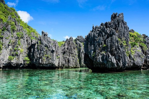 Crystal clear water with limestones