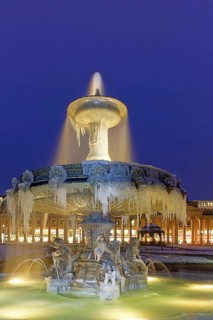 Frozen fountain at Schlossplatz Stuttgart