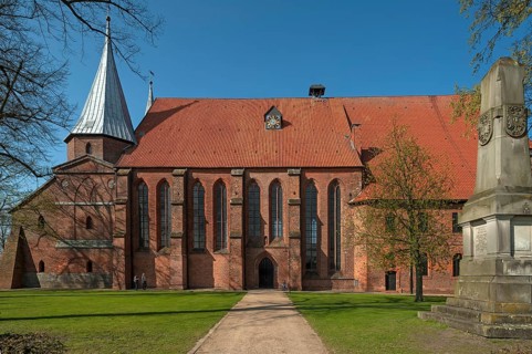 Cathedral to Bardowick St. Peter and Paul
