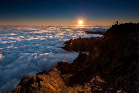 Sunrise over sea of mist