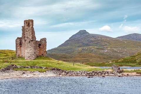 Castle ruin Ardvreck Castle on a peninsula by lake Loch Assynt