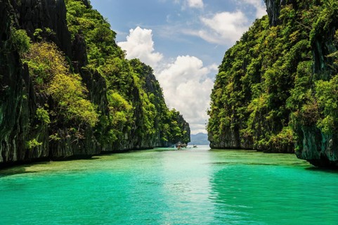 Crystal clear water between limestones in the Bacuit archipelago