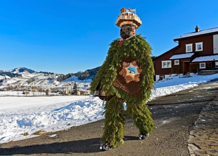 Naturchlaus goes from house to house on New Year's Eve Urnasch