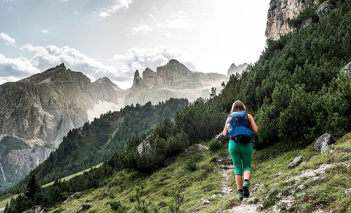 Hiker on the way to the Gardena Pass