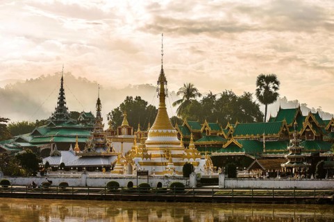 Wat Chong Kham Buddhist temple on the lake
