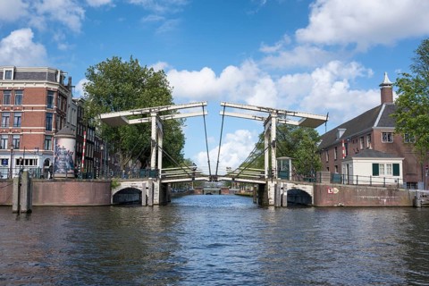 Bascule bridge