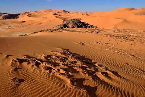 Sanddunes and rock towers at Moul Naga
