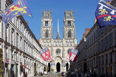 Rue de Jeanne d'Arc overlooking Holy Cross Cathedral