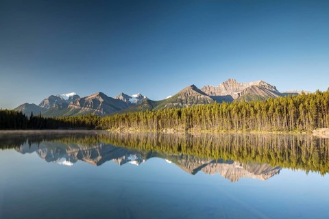 Herbert Lake with morning atmosphere
