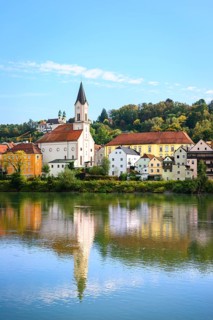 View from the Innpromenade to St. Gertraud church and colourful houses of the Ledergasse on the banks of the Inn
