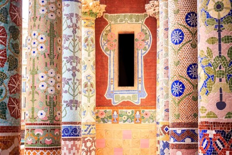 Window with columns on balcony of Palau de la Musica