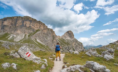 Hikers on the circular trail around the Sella Group