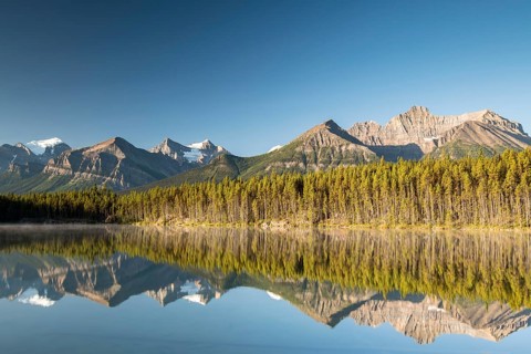 Herbert Lake with morning atmosphere