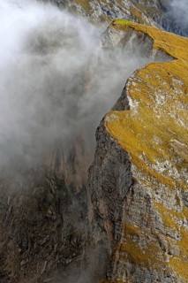 Spieljoch demolition edge in fog