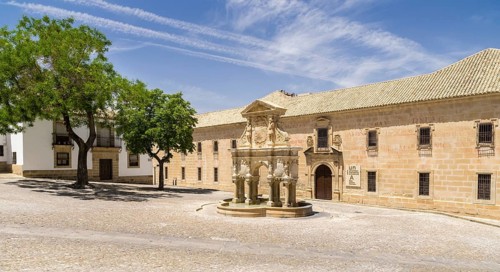 Fountain Fuente de Santa Maria in front of University