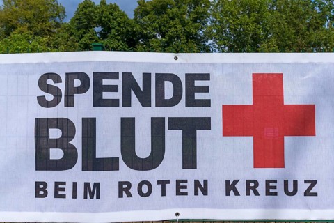 Banner with a call for the blouse donation by the Red Cross