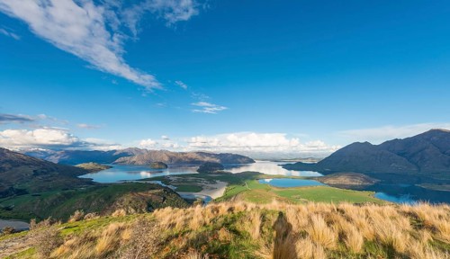 View on Lake Wanaka and mountains