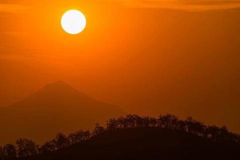 Sunrise over the hills surrounding Bandipur