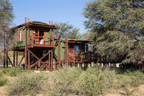 Urikaarus Wilderness Camp with stilt cabins at bank of dry Auob riverbed