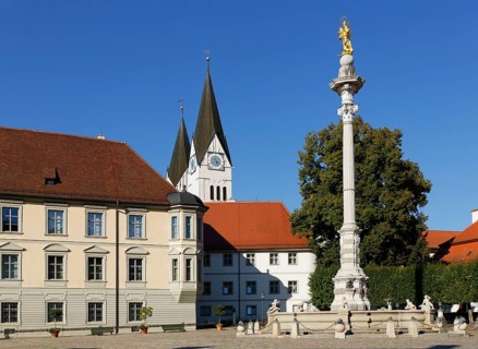 Residence Square with Marian Pillar and Cathedral
