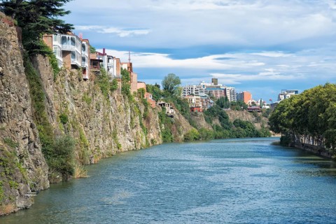 Town at Mtkvari river