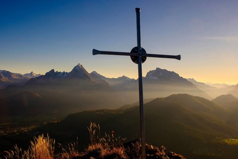 Evening light at the summit cross of Rauhen Kopf
