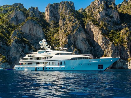 Luxury yacht at Punta della Chiavica