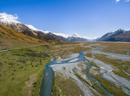 Wide river bed of the Tasman River