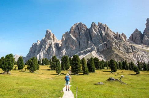 Hikers on the hiking trail near the Gschnagenhardt Alm
