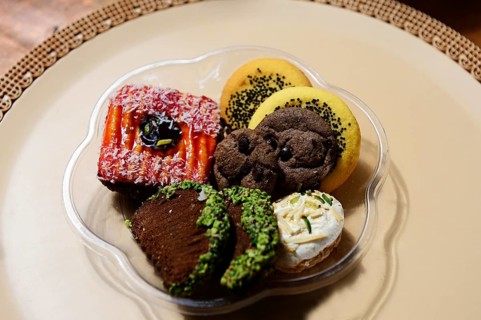 Biscuits in the bazaar under the arcades of Imam Square