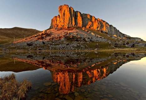 Summit of the Tour d'Ai in the evening light