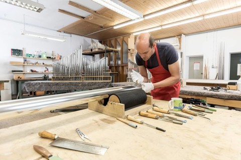 Organ builder