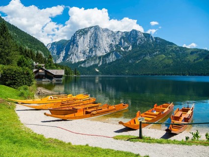 View of beach and boats behind the Trisselwand
