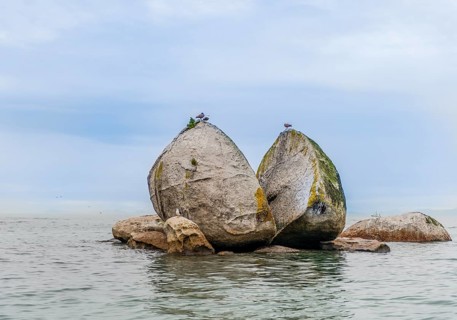 Cleaved rock