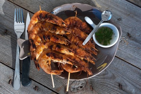 Fried shrimp served on skewers