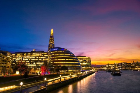 Promenade on the Thames