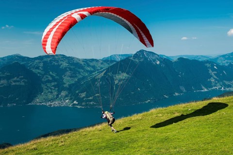 Paraglider starting near Emmetten